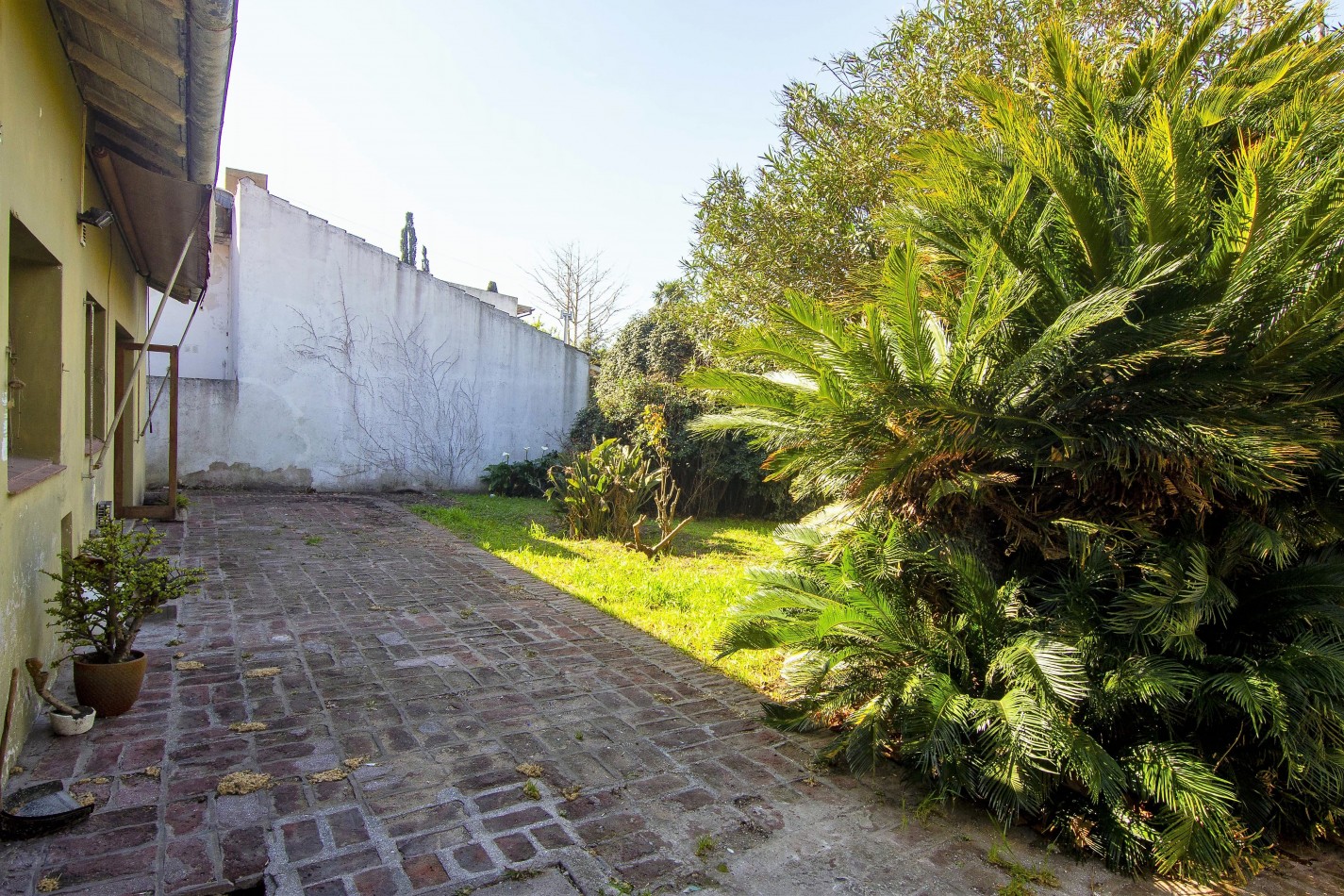 ¡VENDIDA!EXCELENTE UBICACION PARA ESTA CASA A RECICLAR EN PLENO CENTRO DE MADARIAGA