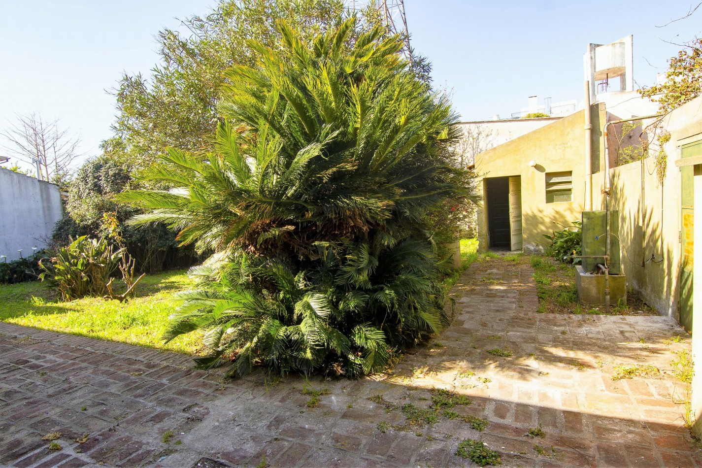 ¡VENDIDA!EXCELENTE UBICACION PARA ESTA CASA A RECICLAR EN PLENO CENTRO DE MADARIAGA