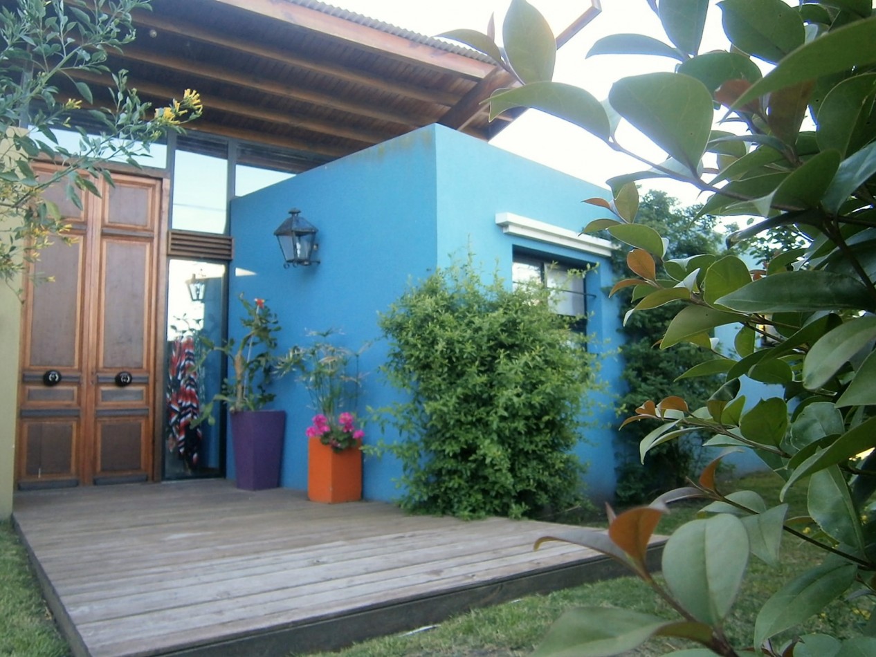 CASA DE EXCELENTE DISEÑO CON ENTORNO RURAL.