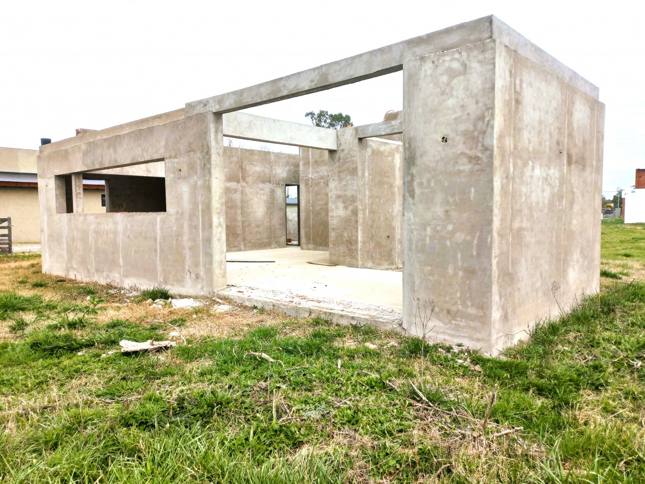 LOTE CON OBRA CONSTRUIDA AL 60%.