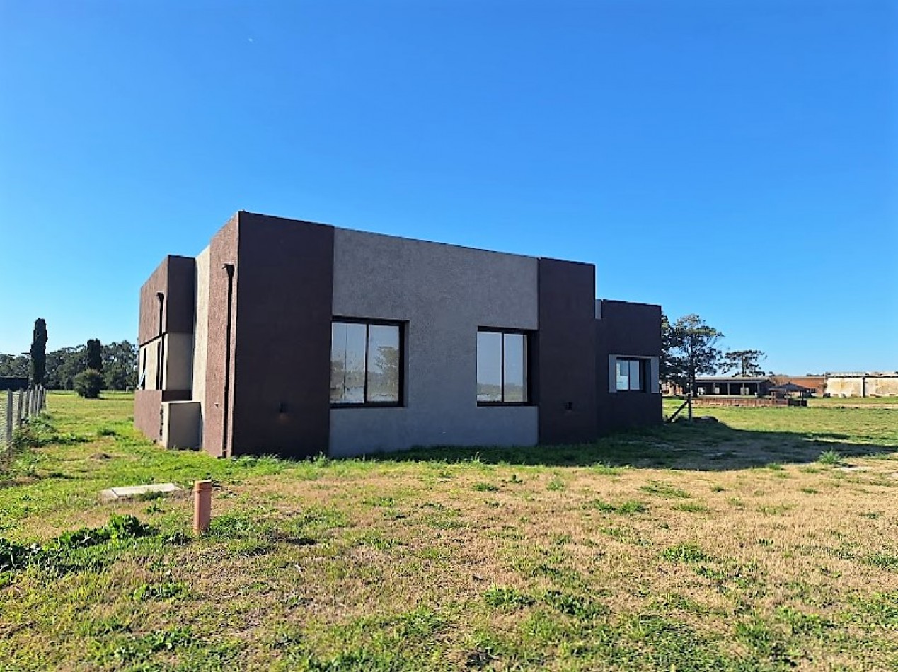 CASA EN BARRIO CERRADO A ESTRENAR, N° 109.