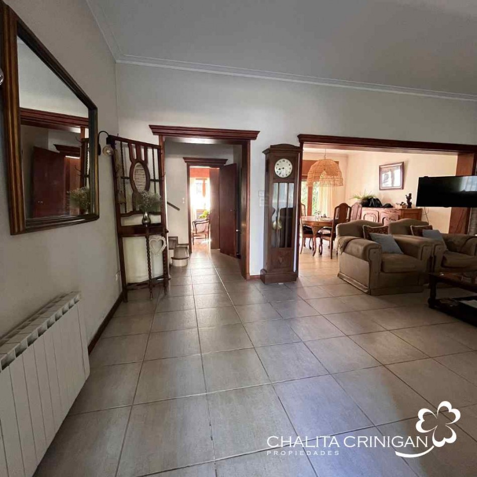 ¡ VENTA ! Gral. Madariaga , Bs. As.   Casa de solida construccion y excelente ubicacion. 