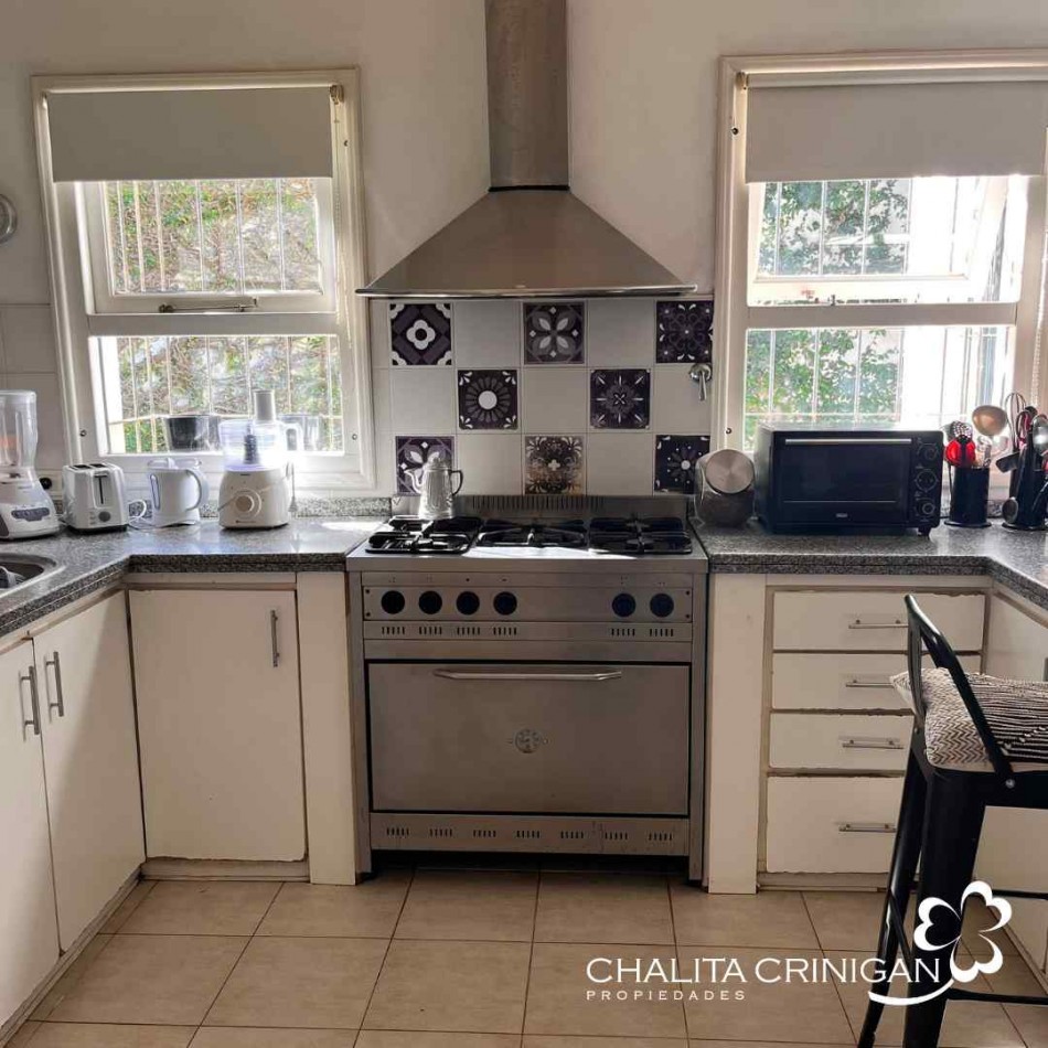 ¡ VENTA ! Gral. Madariaga , Bs. As.   Casa de solida construccion y excelente ubicacion. 