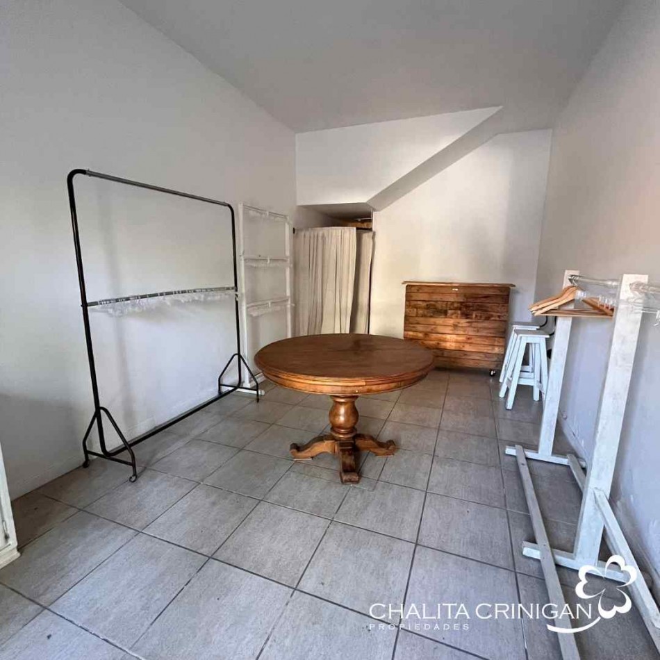 ¡ VENTA ! Gral. Madariaga , Bs. As.   Casa de solida construccion y excelente ubicacion. 