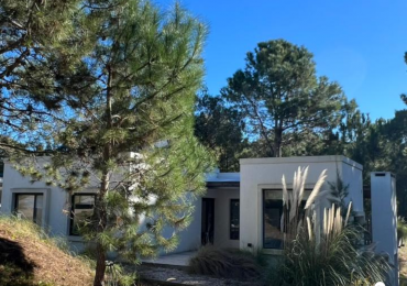 COSTA ESMERALDA, DEPORTIVA 342 - Estilo y Naturaleza: Casa moderna, totalmente equipada . 